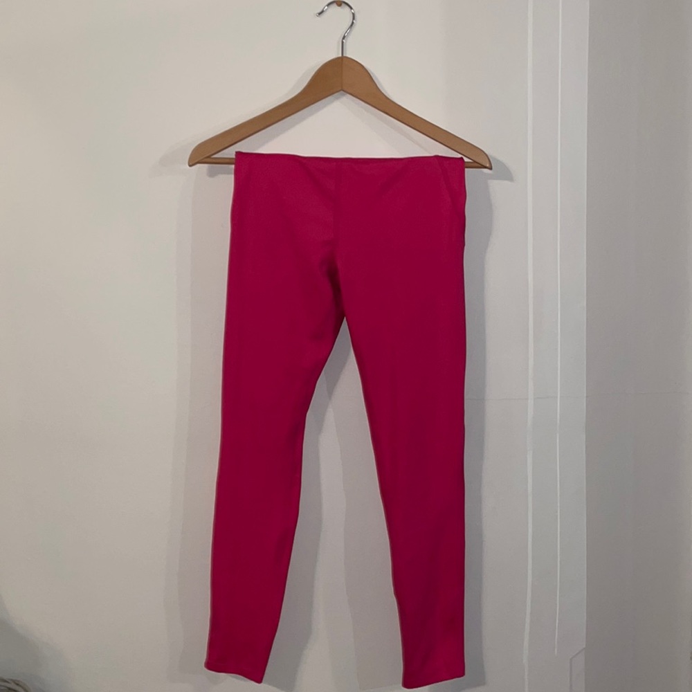 hot pink sports leggings!